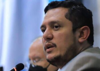 Mi hermano pasó el proceso, Casaña responde señalamientos de plaza fantasma de un familiar en Educación