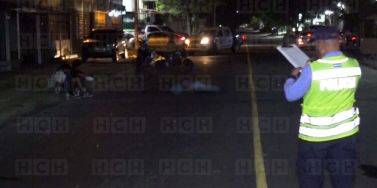 Mujer perece tras ser arrollada por vehículo que se dio a la fuga en el barrio Las Palmas Móvil de Emergencia SPS