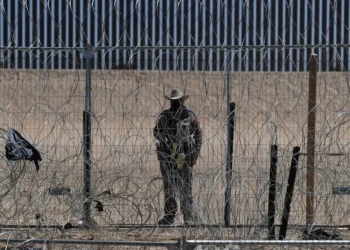 Policía de Texas podrá detener a personas que sospeche están en Estados Unidos de forma irregular