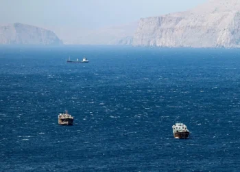 Donald Trump dice que Irán le informó que está en «estado de colapso» y que quieren reabrir Ormuz
