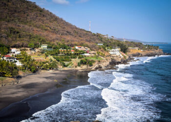 Fuerza Armada Salvadoreña encuentra un cuerpo sin vida en playas de La Libertad que correspondería a hondureño universitario
