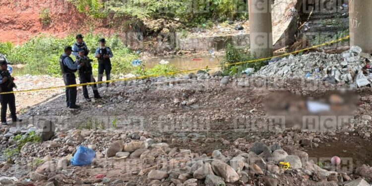 Por ladrón, el rótulo que fue encontrado junto a un hombre asesinado bajo un puente en el bulevar Kuwait de TGU