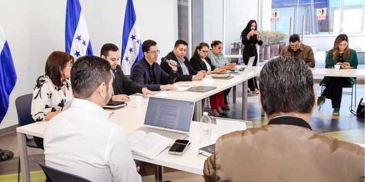 ¡Es un hecho! A cuatro días del 1 de Mayo, logran acuerdos de reajuste salarial de hasta un 7.5 % para los años 2026-2027