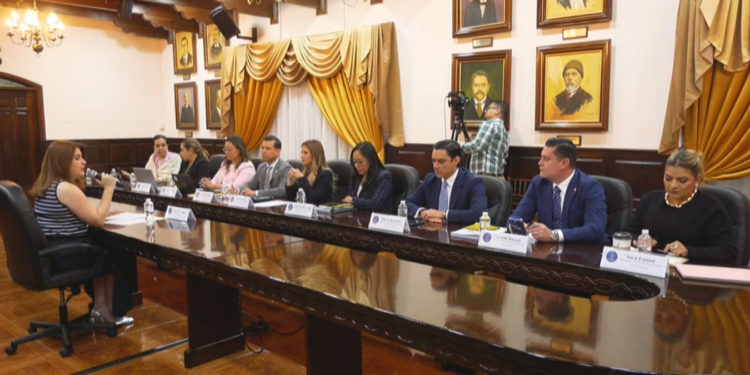 Cossette López denuncia que cuestionaron la paternidad de su hija de 13 años y culpa a Marlon Ochoa de organizar un boicot en las elecciones