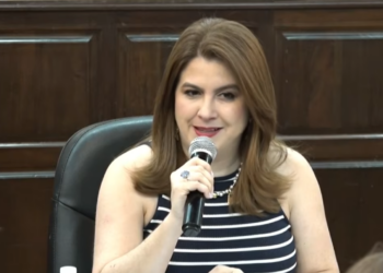“Las personas que rescataron maletas el 9 de marzo fueron de mi equipo, mientras que Marlon Ochoa ordenaba comida”, afirma Cossette López