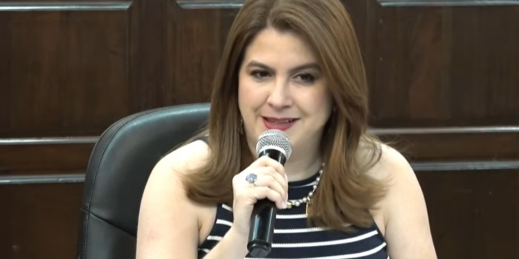 “Las personas que rescataron maletas el 9 de marzo fueron de mi equipo, mientras que Marlon Ochoa ordenaba comida”, afirma Cossette López
