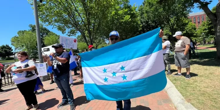 Corte Suprema de Estados Unidos definirá esta semana el futuro del TPS para más de 55 mil hondureños