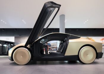 Tesla inicia producción de su robotaxi y acelera su apuesta por la conducción autónoma