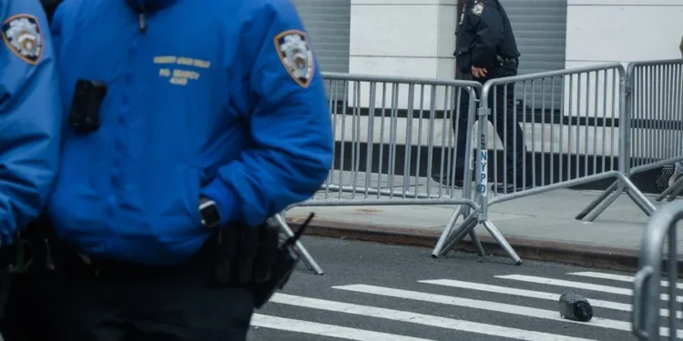 Trump destina más de 250 millones de dólares para pagar a los policías que arresten a migrantes
