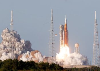 Despega la histórica misión Artemis II, que busca el regreso del ser humano a la Luna tras 50 años