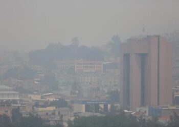 Evitar la exposición prolongada al aire libre y usar mascarilla en zonas con mayor concentración de contaminantes, recomiendan autoridades