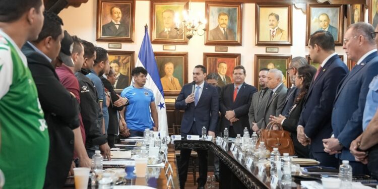 Por enésima vez las barras “fumaron la pipa de la paz” prometiendo portarse bien en los partidos