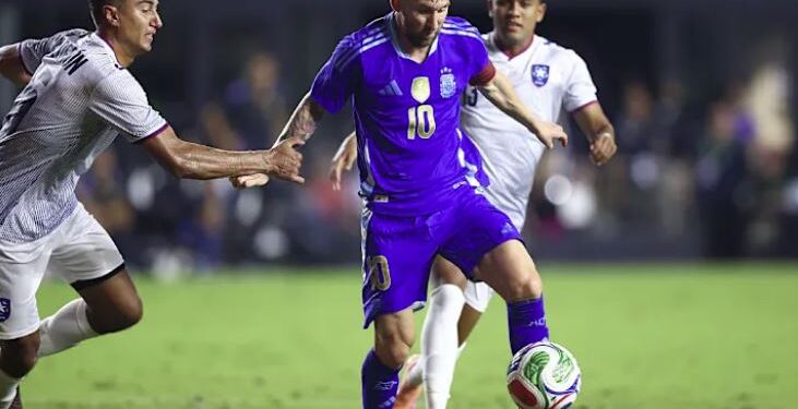 Leo Messi y la AFA fueron demandados por incumplimientos de contrato en un amistoso