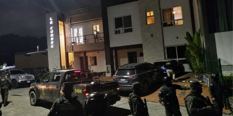 Policía realiza fuerte saturación en Campisa, SPS ¿Maletas con dinero de Koriun?