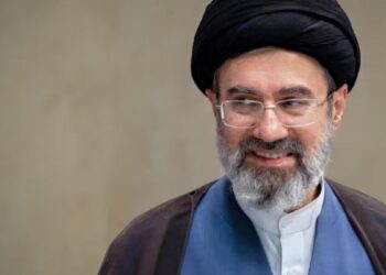 El líder supremo de Irán desafía a Estados Unidos y el petróleo se dispara