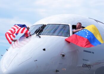 Aterriza en Venezuela primer vuelo comercial directo desde EE.UU. tras 7 años sin operación
