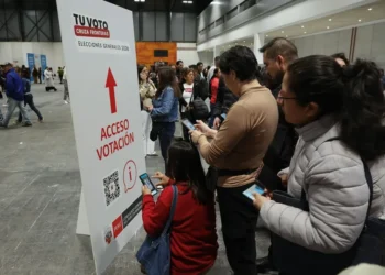 Comienzan las votaciones para las elecciones generales en Perú, con 35 candidatos a la Presidencia