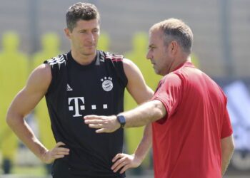 Se hartaron de Hansi Flick por darle pocos minutos a Lewandowski: “No merece el trato que se le está dando”