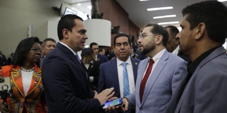 Tomás Zambrano argumenta que el verdadero presidente del pasado Congreso Nacional fue Jorge Cálix y no Luis Redondo
