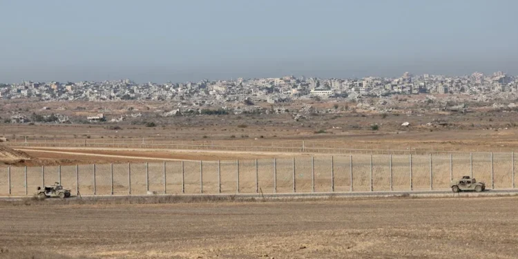 Israel mata a 6 gazatíes en un puesto de control del campamento de refugiados de Al Bureij