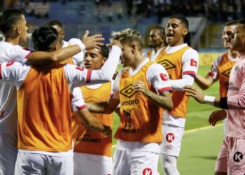 Olimpia se lleva el clásico capitalino que estuvo manchado por la violencia entre barras
