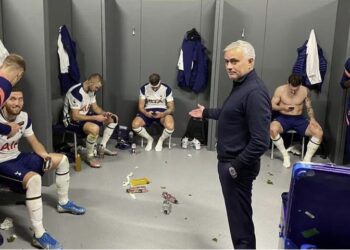 La profunda reflexión de varios entrenadores por el uso excesivo de los teléfonos en el vestuario: “Cada jugador vive en su propio mundo”