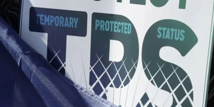 El Supremo de Estados Unidos evalúa el poder de Trump para revocar el amparo migratorio TPS