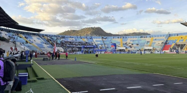 ¡Vetado el Nacional! Olimpia y Motagua deberán buscar canchas alternas y pagar una multa