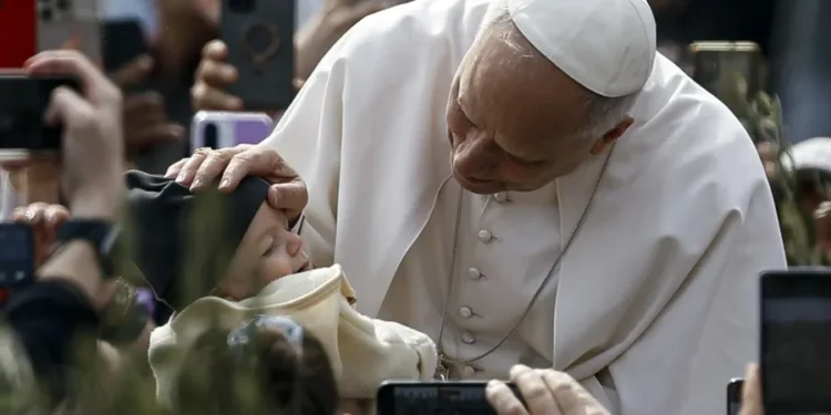 El papa lavará los pies a 12 sacerdotes en San Juan de Letrán en su primera Semana Santa