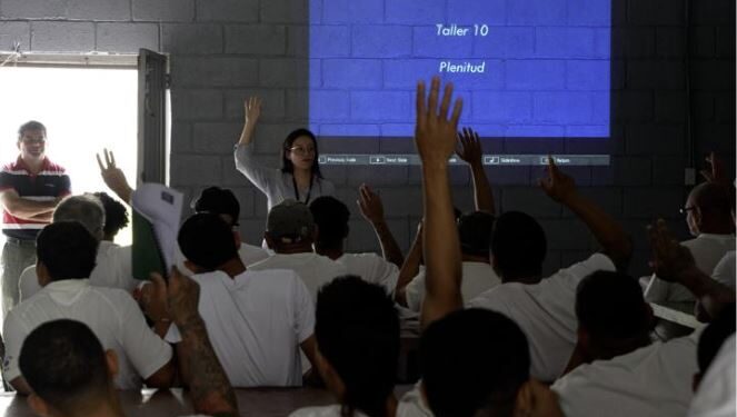 Programa de educación para la paz: Un nuevo comienzo para miles de privados de libertad en Honduras