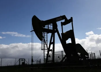 El petróleo sube más del 31 % desde el inicio de la guerra de Irán y pese al alto el fuego