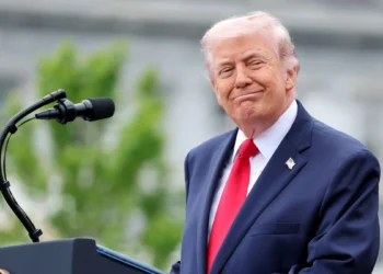 Trump dice a Irán que “¡más les vale espabilar pronto!” y aceptar un acuerdo nuclear