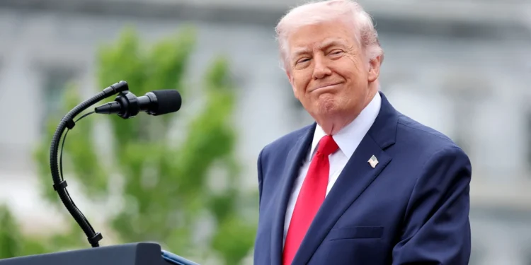 Trump dice a Irán que “¡más les vale espabilar pronto!” y aceptar un acuerdo nuclear