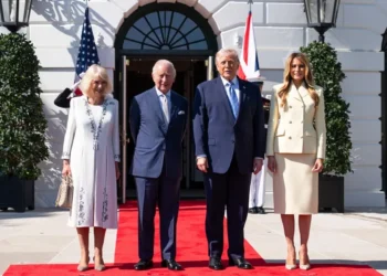 Trump recibe a Carlos III para tomar el té y le muestra la nueva colmena de la Casa Blanca