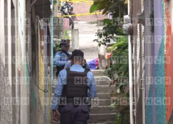 ¡Domingo sangriento! Pistoleros asesinan a un hombre en uno de los pasajes de la col. El Pedregal en TGU