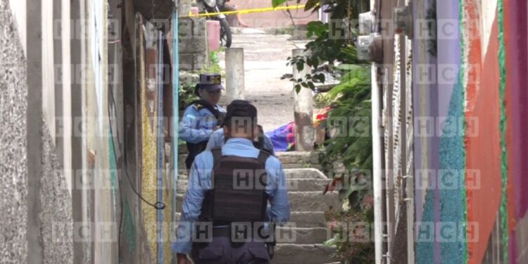 ¡Domingo sangriento! Pistoleros asesinan a un hombre en uno de los pasajes de la col. El Pedregal en TGU