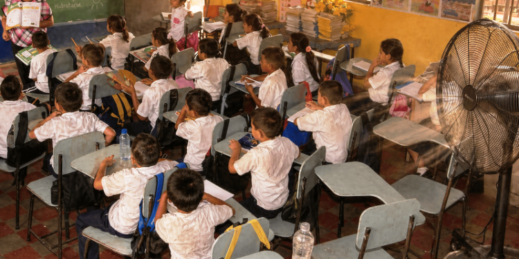 ¡Está lloviendo fuego! Ola de calor obliga al cambio de horarios en centros educativos
