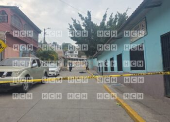 ¡Tras perseguirlo! Sicarios ejecutan a un hombre frente a jardín de niños en la col. Nueva Suyapa de la capital