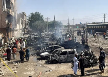 Al menos 29 muertos y 102 heridos tras una explosión contra un tren en Pakistán