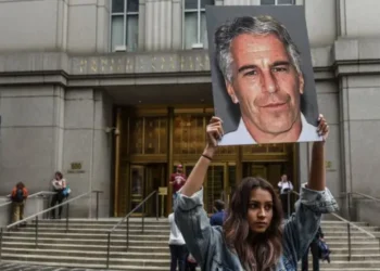 Exasistenta de Epstein acusa a un exalcalde de Miami Beach de agresión sexual