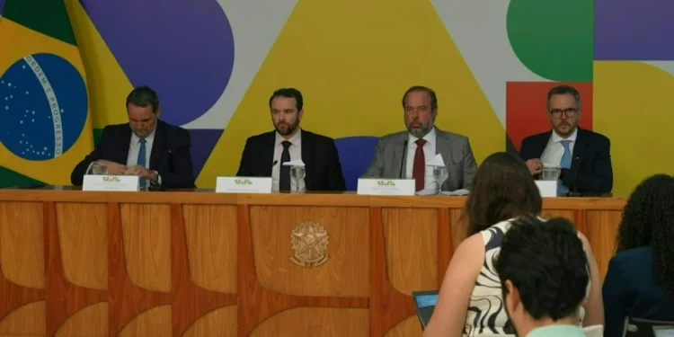 Brasil anuncia medida para impedir el aumento del precio de la gasolina