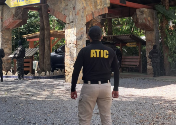 Aseguran resort y vehículos a miembros de red de trata de personas «Delta Teams» en Roatán, Islas de la Bahía