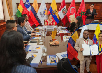 Parlamento Andino y Congreso de Perú entregan reconocimiento a joven hondureño por su aporte a la democracia y liderazgo