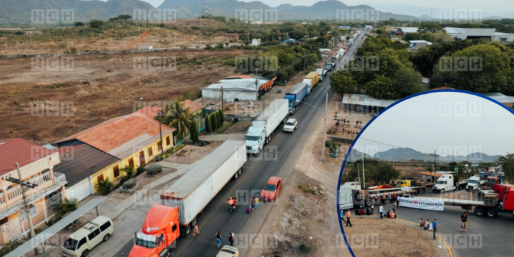 ¡Tráfico infernal! Transportistas de carga pesada protestan en desvío a Coyolito por costos operativos insostenibles