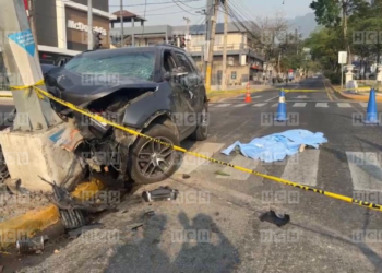 ¡Accidentes no paran! Un hombre muere y dos personas resultan heridas tras chocar violentamente contra poste en SPS