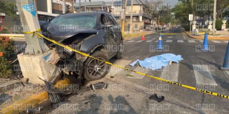 ¡Accidentes no paran! Un hombre muere y dos personas resultan heridas tras chocar violentamente contra poste en SPS