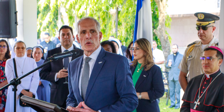 Presidente Asfura y su gabinete conmemoran el primer aniversario de pontificado del Papa León XIV