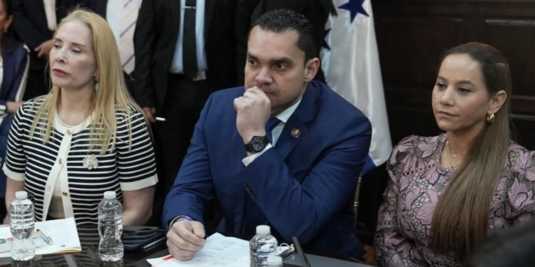 Presidente Zambrano se reúne con la primera dama para emprender acciones y fortalecer leyes contra el abuso sexual