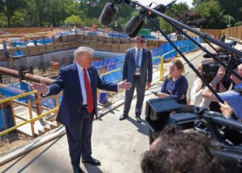 Trump presenta el futuro salón de baile de la Casa Blanca como un “regalo” suyo al país