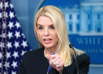 Exfiscal de Trump admite errores de edición en la publicación de los documentos de Epstein